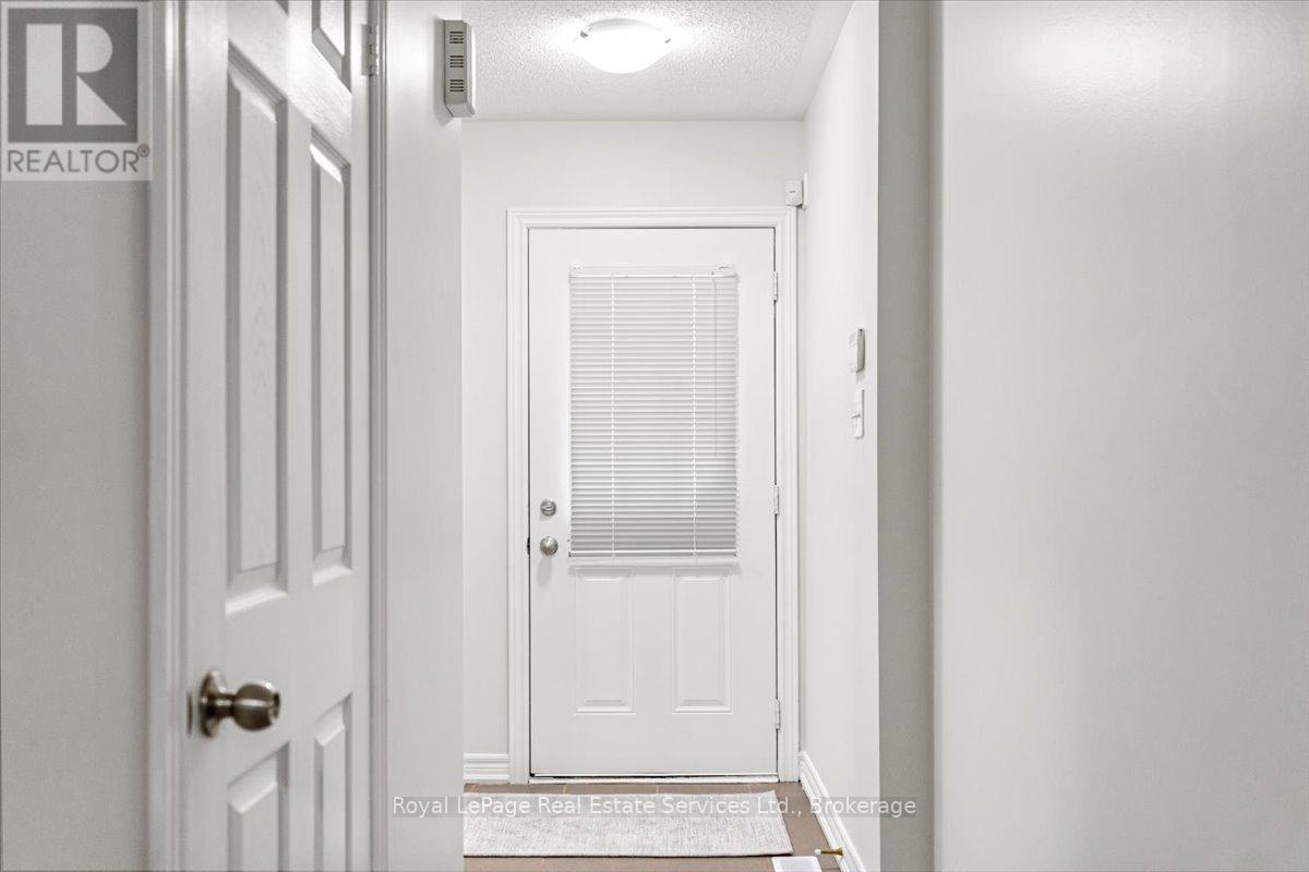 22 - 233 Duskywing Way, Oakville, Ontario  L6L 0C5 - Photo 3 - W12402975