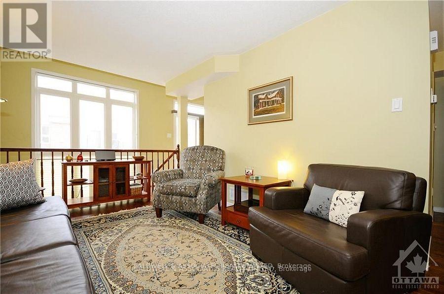 220 Freedom Private, Ottawa, Ontario  K1G 6W2 - Photo 2 - X12409851