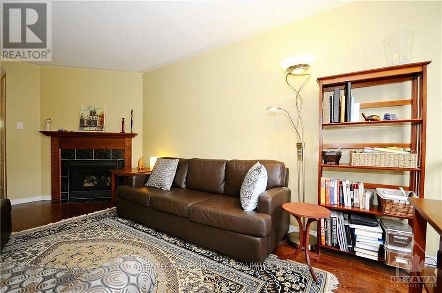 220 Freedom Private, Ottawa, Ontario  K1G 6W2 - Photo 3 - X12409851