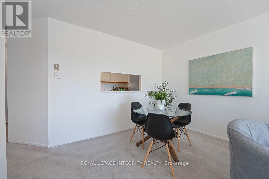 206 - 212 Viewmount Drive, Ottawa, Ontario  K2E 7X2 - Photo 13 - X12409912