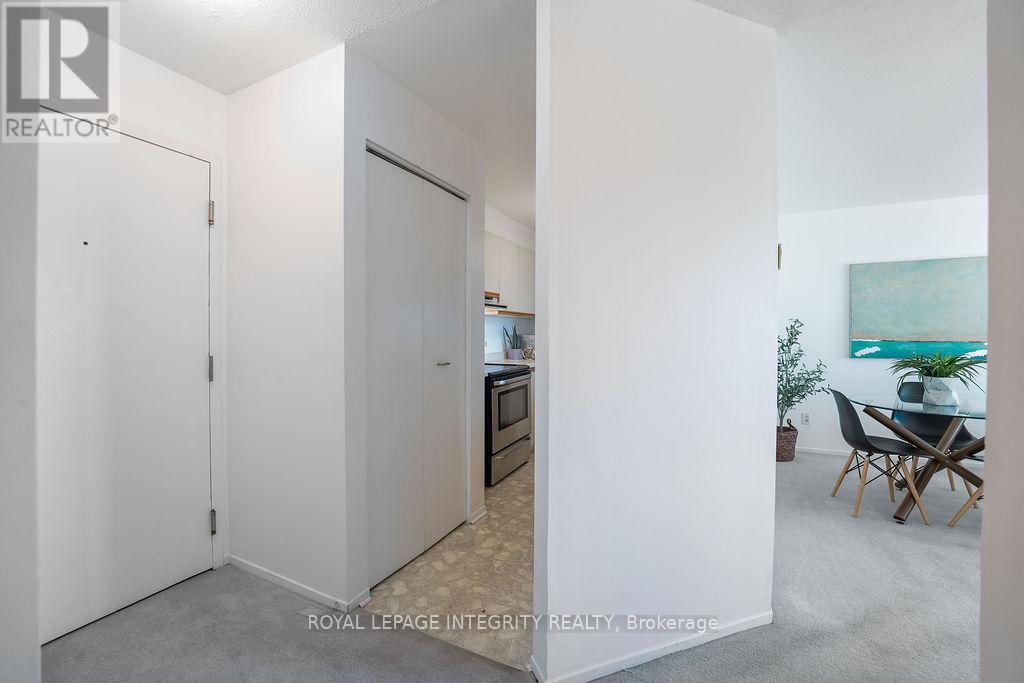 206 - 212 Viewmount Drive, Ottawa, Ontario  K2E 7X2 - Photo 14 - X12409912