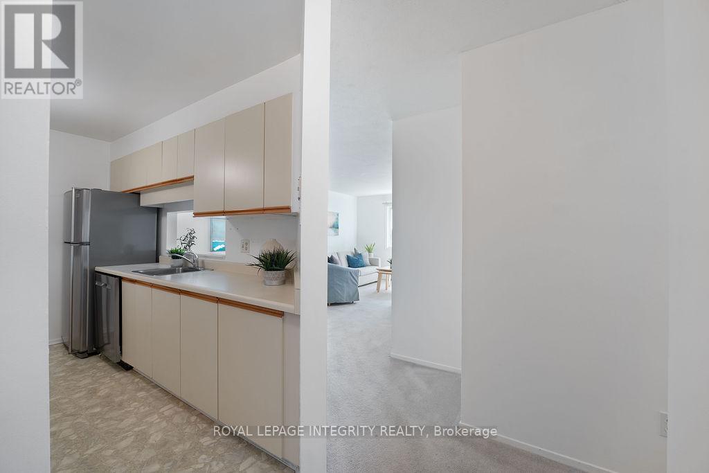 206 - 212 Viewmount Drive, Ottawa, Ontario  K2E 7X2 - Photo 20 - X12409912