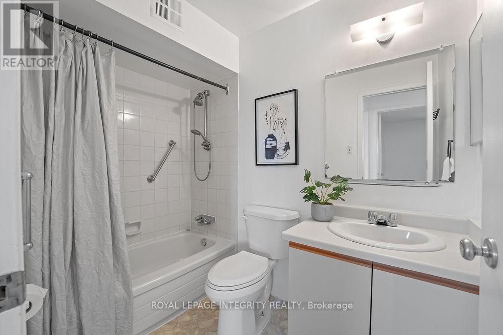 206 - 212 Viewmount Drive, Ottawa, Ontario  K2E 7X2 - Photo 22 - X12409912