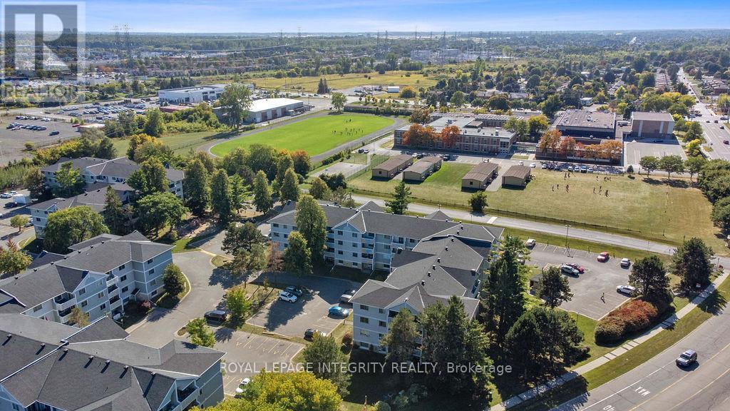 206 - 212 Viewmount Drive, Ottawa, Ontario  K2E 7X2 - Photo 3 - X12409912