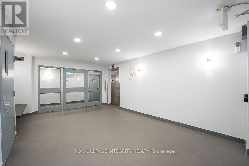 206 - 212 Viewmount Drive, Ottawa, Ontario  K2E 7X2 - Photo 31 - X12409912