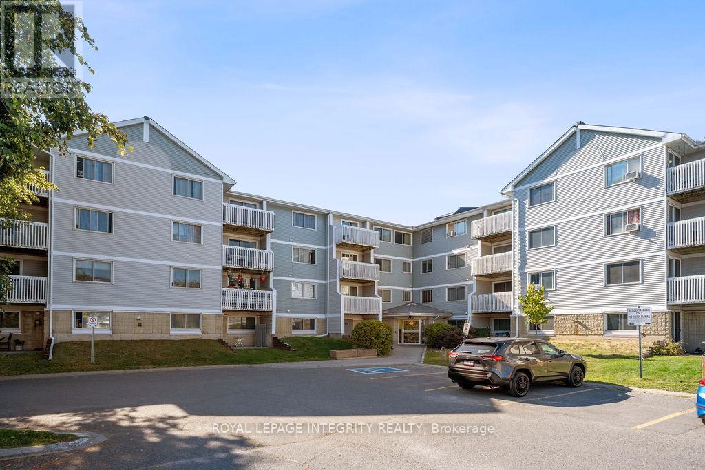 206 - 212 Viewmount Drive, Ottawa, Ontario  K2E 7X2 - Photo 4 - X12409912