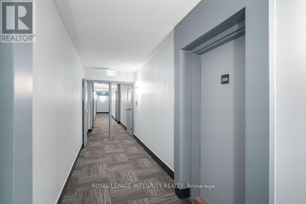 206 - 212 Viewmount Drive, Ottawa, Ontario  K2E 7X2 - Photo 5 - X12409912