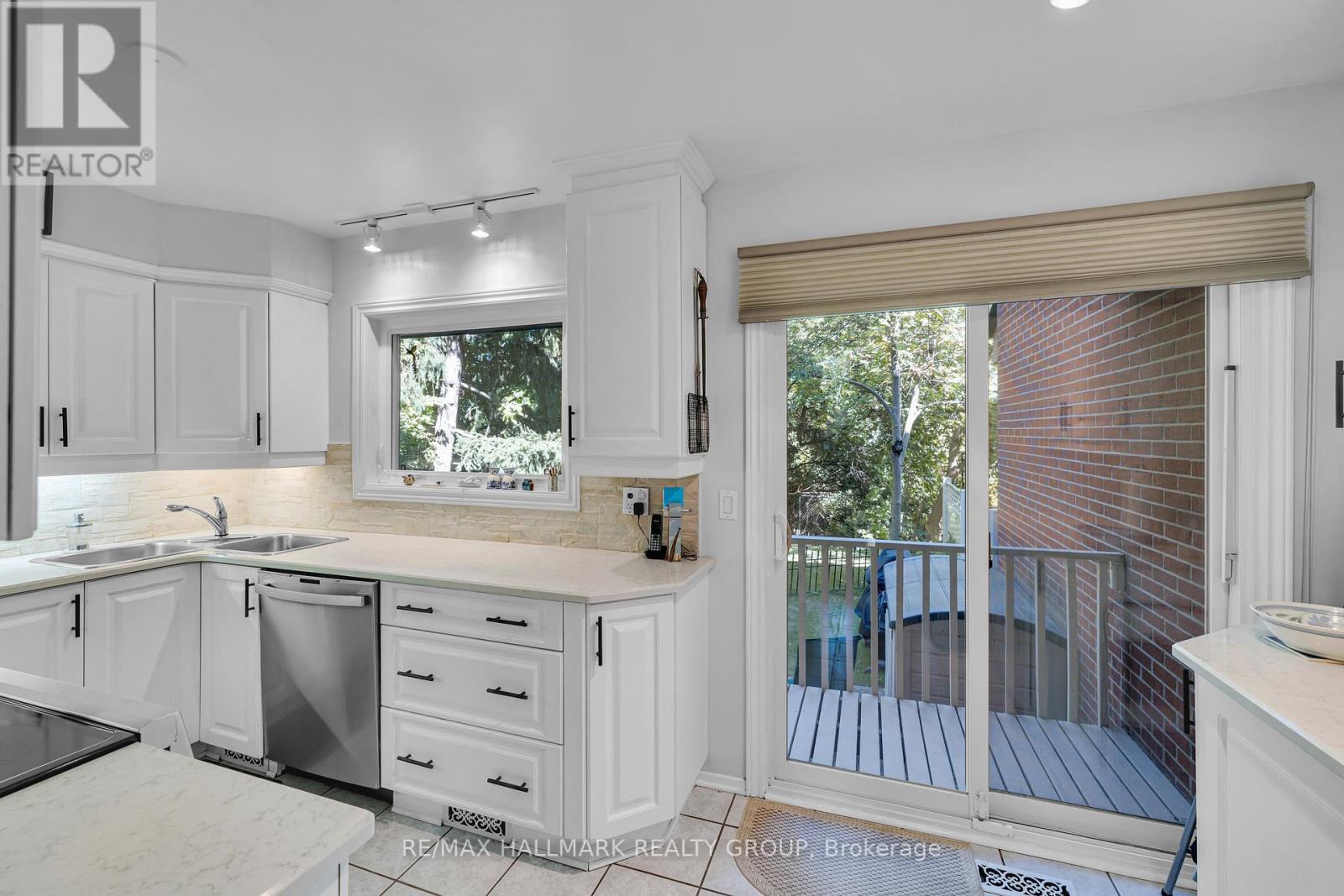 1 - 60 Greenfield Avenue, Ottawa, Ontario  K1S 0X7 - Photo 10 - X12409919