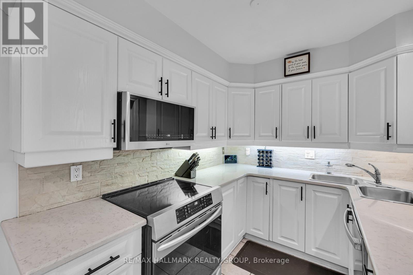 1 - 60 Greenfield Avenue, Ottawa, Ontario  K1S 0X7 - Photo 11 - X12409919