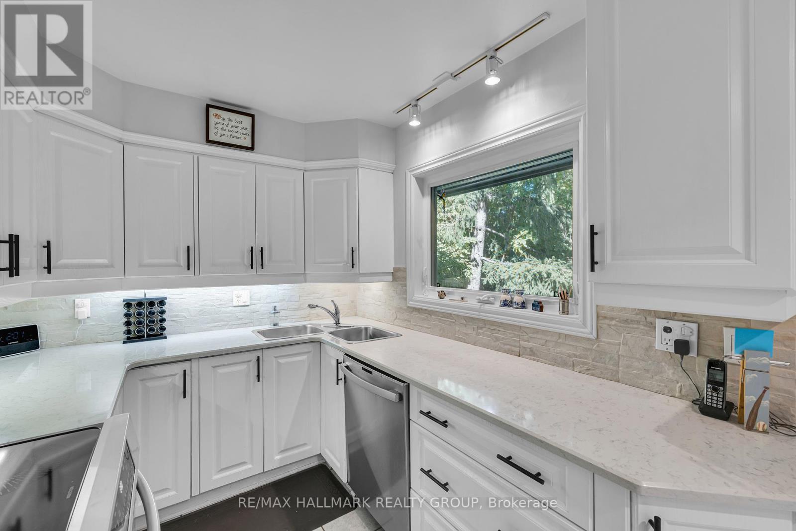 1 - 60 Greenfield Avenue, Ottawa, Ontario  K1S 0X7 - Photo 12 - X12409919