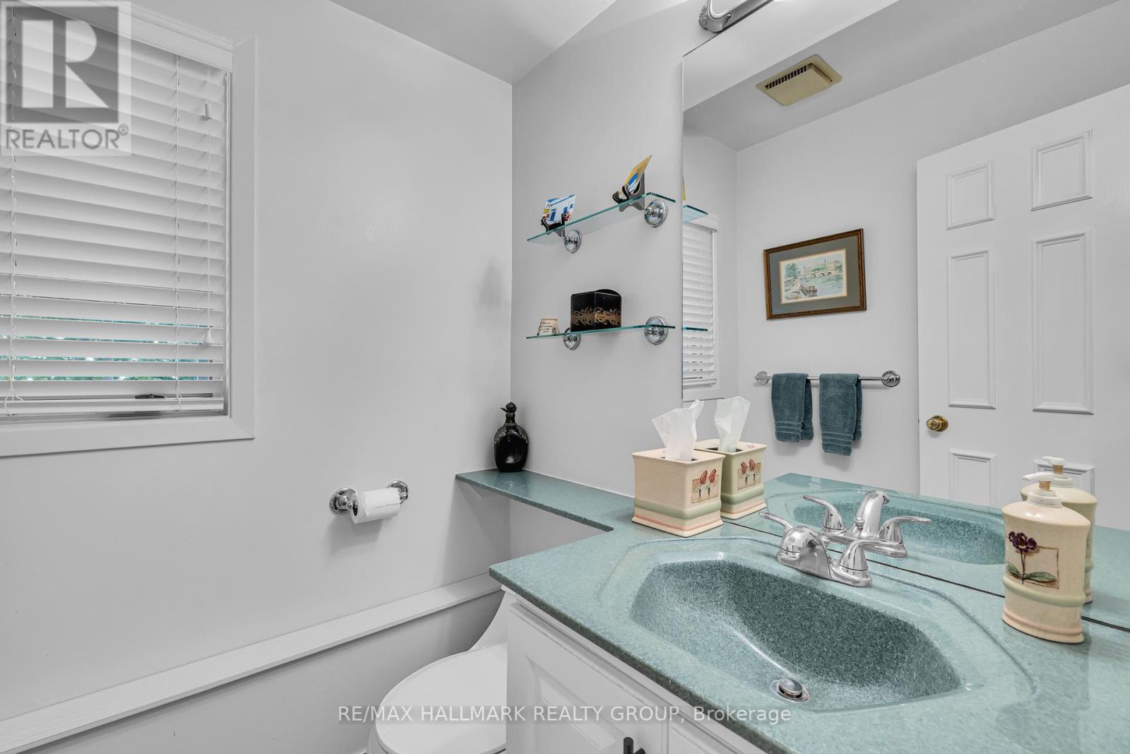 1 - 60 Greenfield Avenue, Ottawa, Ontario  K1S 0X7 - Photo 4 - X12409919