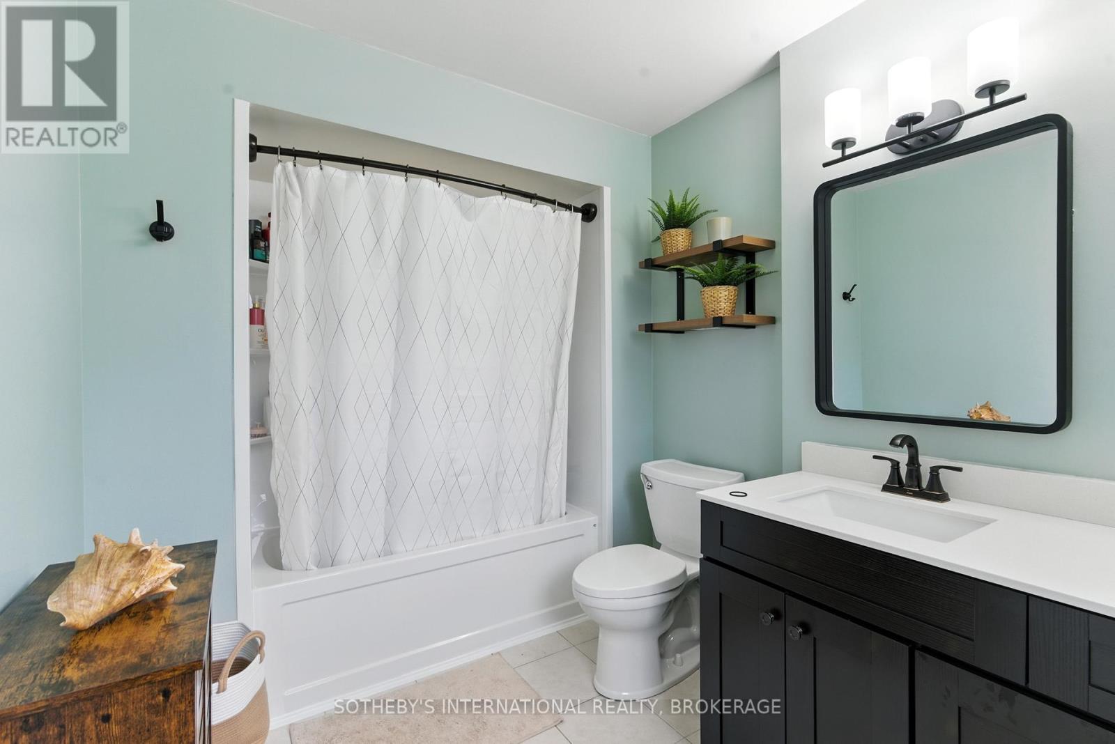 32 Sterling Street, St. Catharines, Ontario  L2S 3T2 - Photo 15 - X12409873