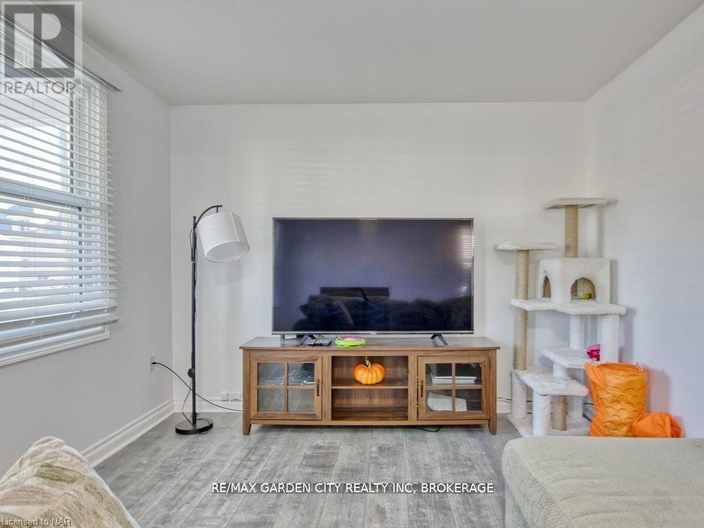 43 St George Street, St. Catharines, Ontario  L2M 5P5 - Photo 13 - X12409941