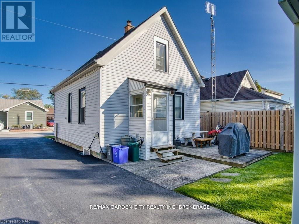 43 St George Street, St. Catharines, Ontario  L2M 5P5 - Photo 7 - X12409941