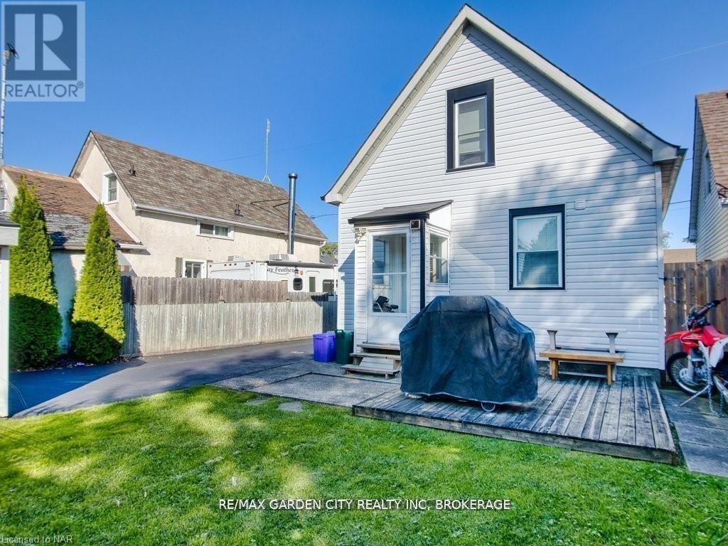 43 St George Street, St. Catharines, Ontario  L2M 5P5 - Photo 8 - X12409941