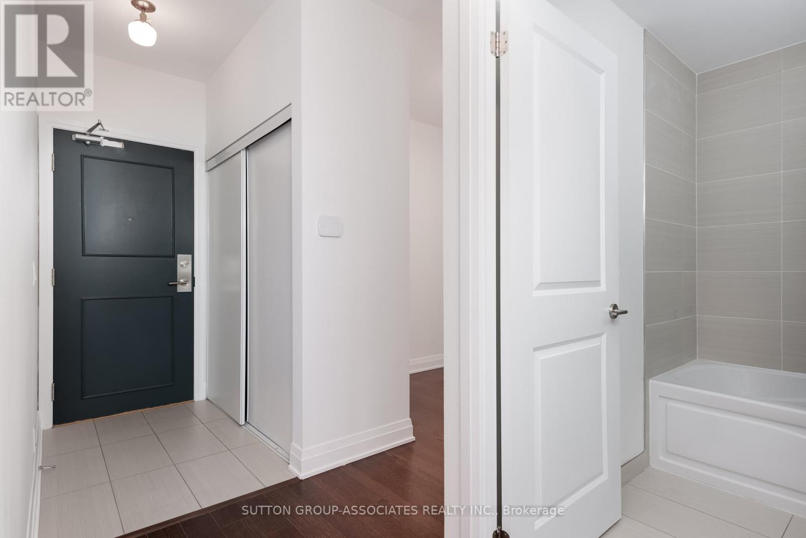 1502 - 530 St. Clair Avenue W, Toronto, Ontario  M6C 0A2 - Photo 4 - C12409762