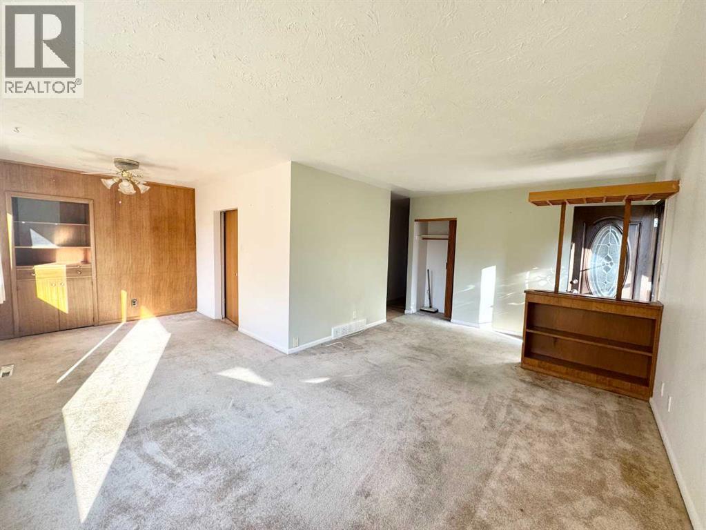 Property at 809 11 Avenue S image 4
