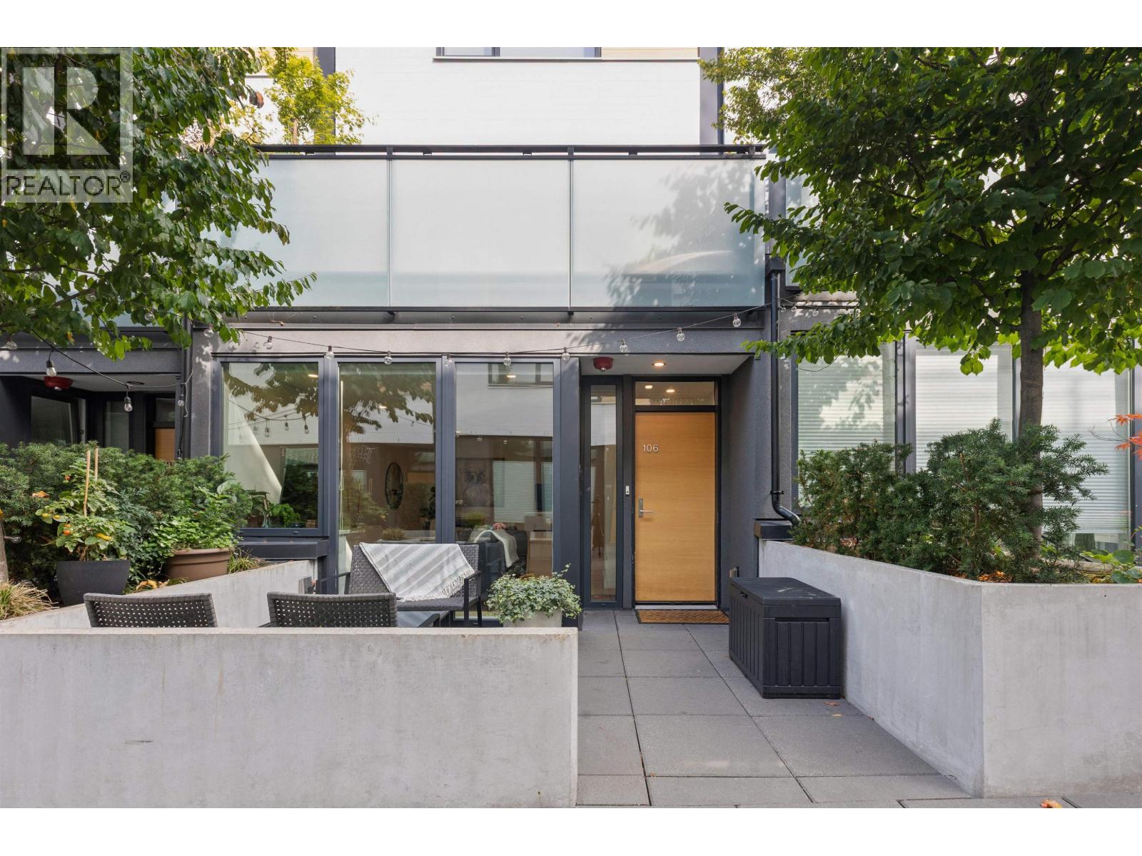 106 649 E 3RD STREET, North Vancouver, British Columbia