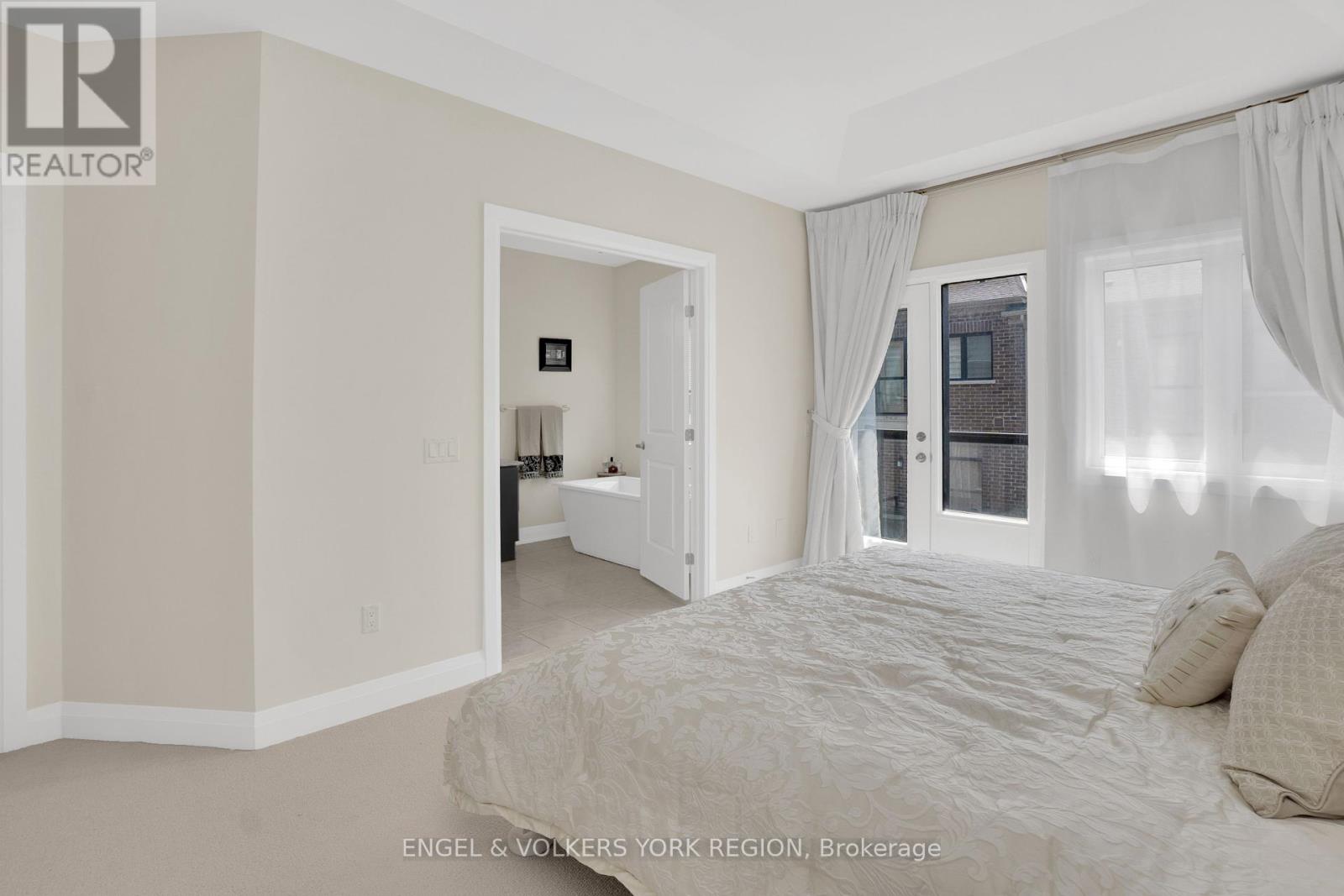 29 Nardini Lane N, Richmond Hill (South Richvale), Ontario  L4C 1C2 - Photo 28 - N12409737