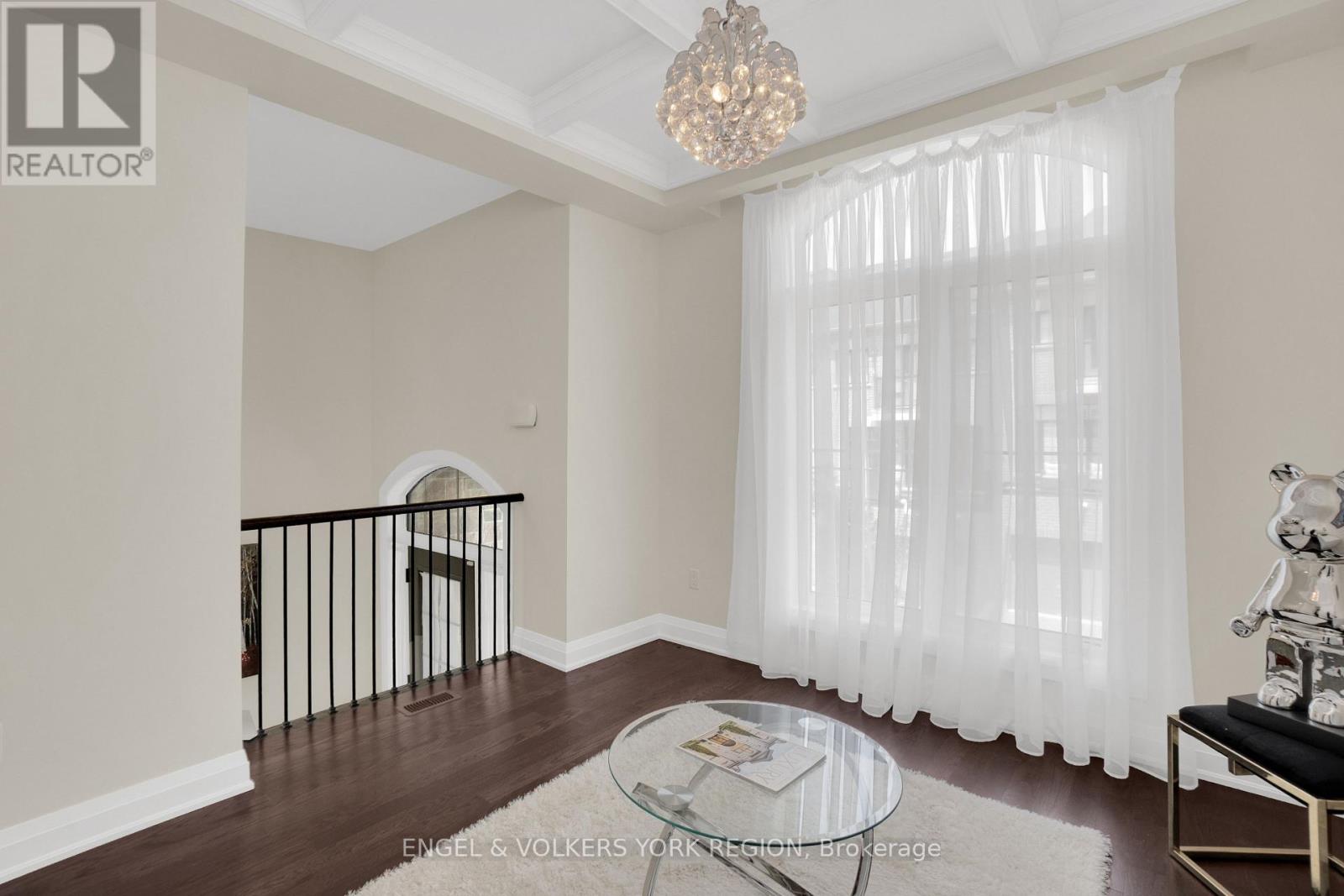 29 Nardini Lane N, Richmond Hill (South Richvale), Ontario  L4C 1C2 - Photo 6 - N12409737