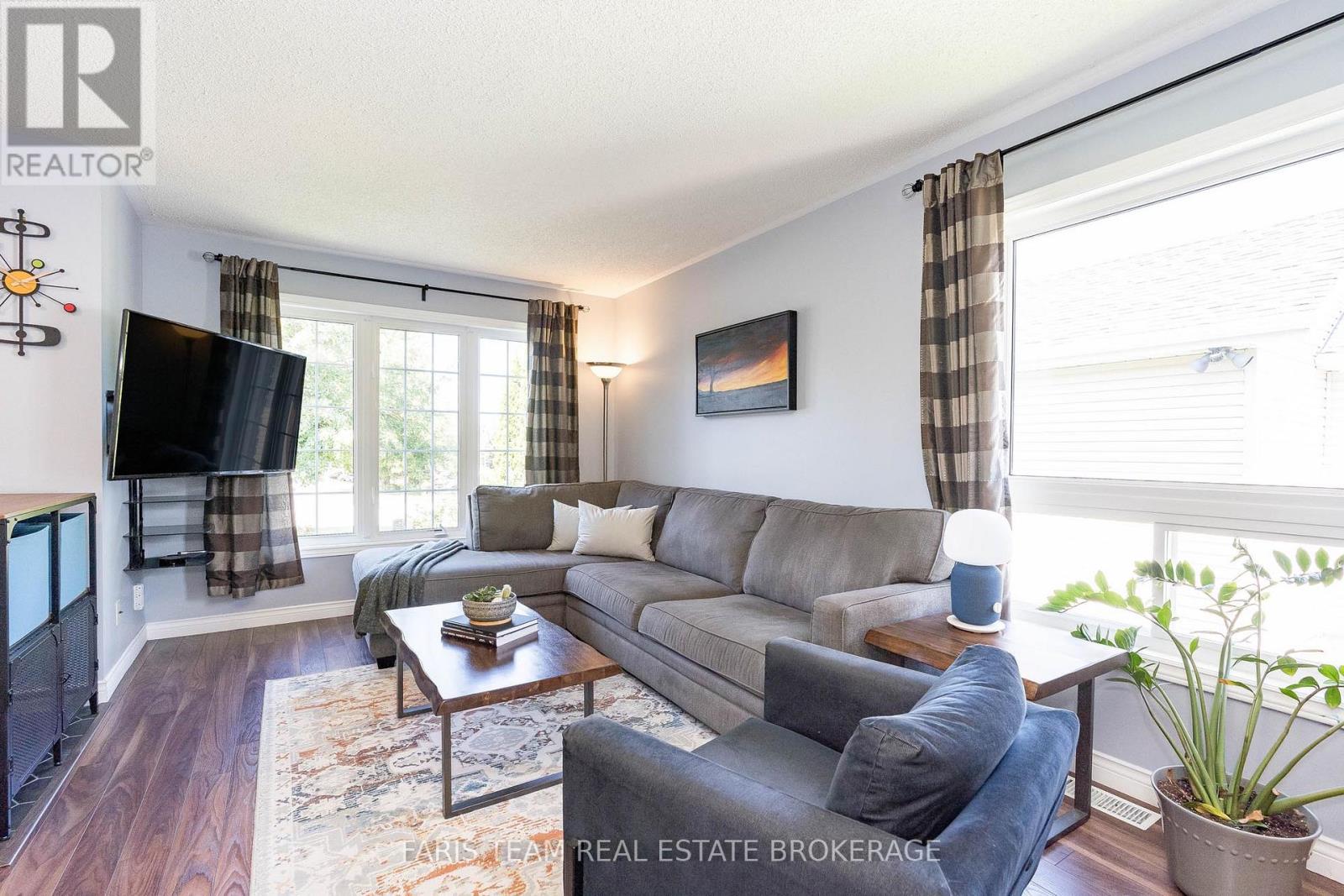 33 Georgias Walk, Tay (Victoria Harbour), Ontario  L0K 2A0 - Photo 12 - S12409765