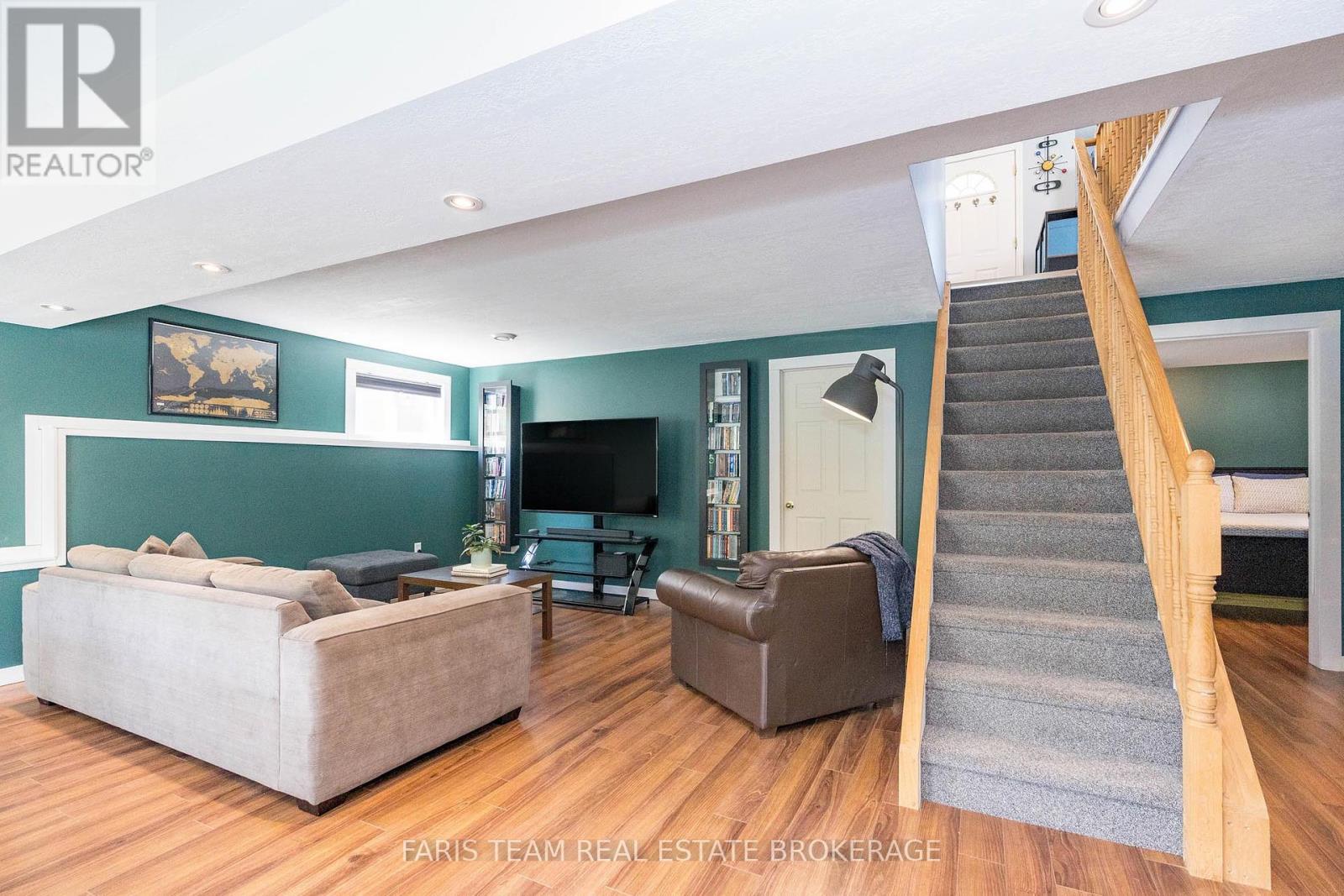33 Georgias Walk, Tay (Victoria Harbour), Ontario  L0K 2A0 - Photo 18 - S12409765