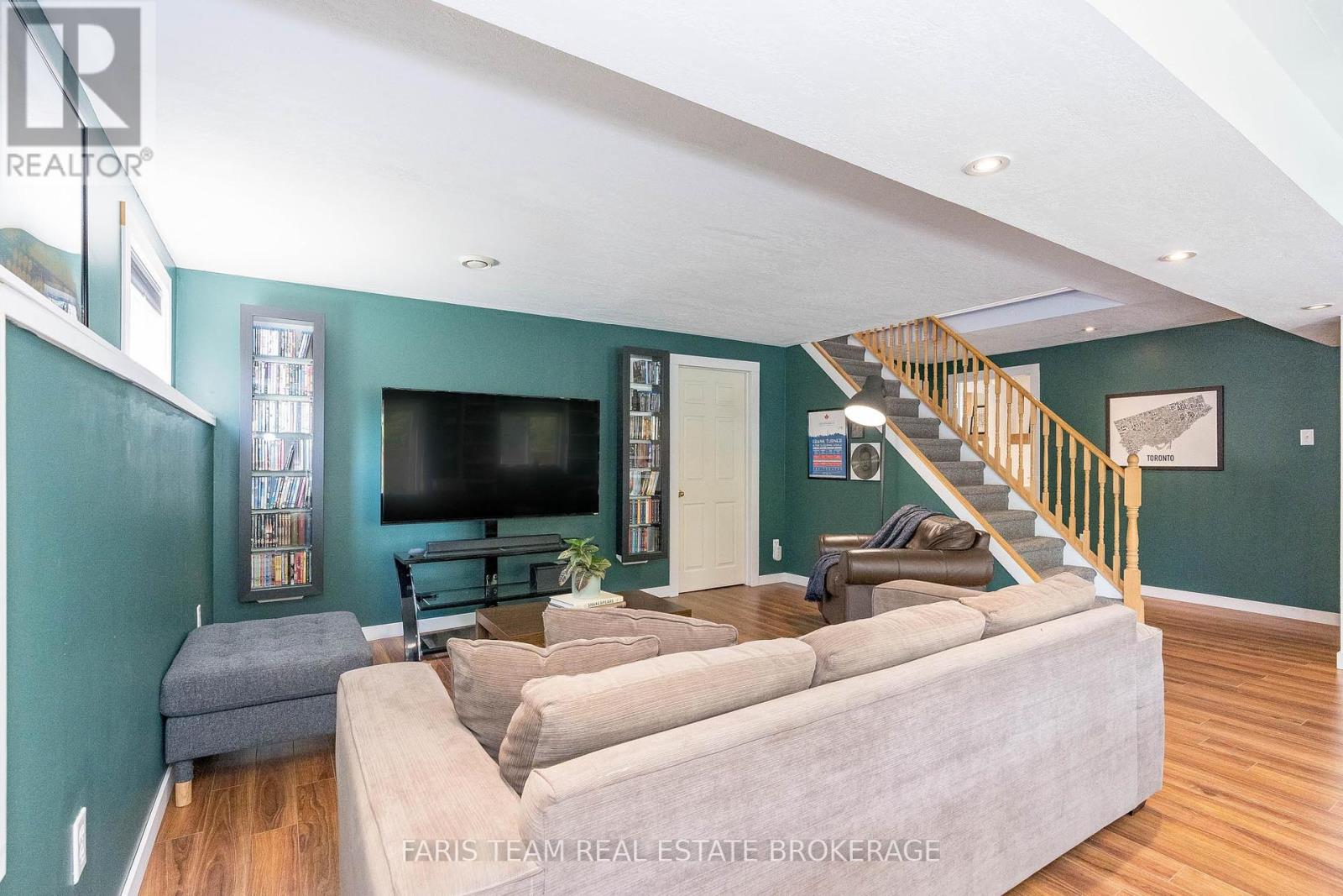 33 Georgias Walk, Tay (Victoria Harbour), Ontario  L0K 2A0 - Photo 19 - S12409765
