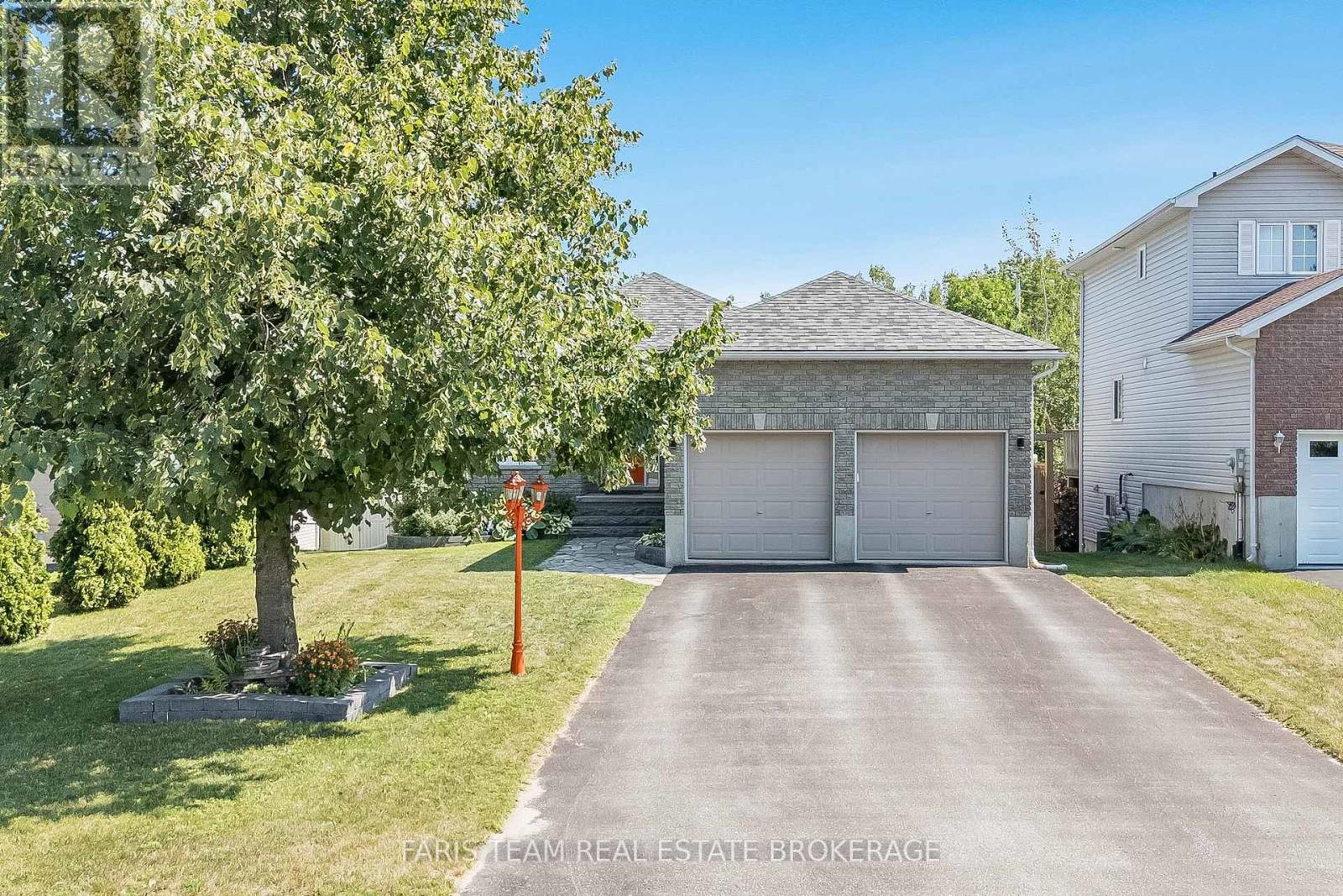 33 Georgias Walk, Tay (Victoria Harbour), Ontario  L0K 2A0 - Photo 2 - S12409765