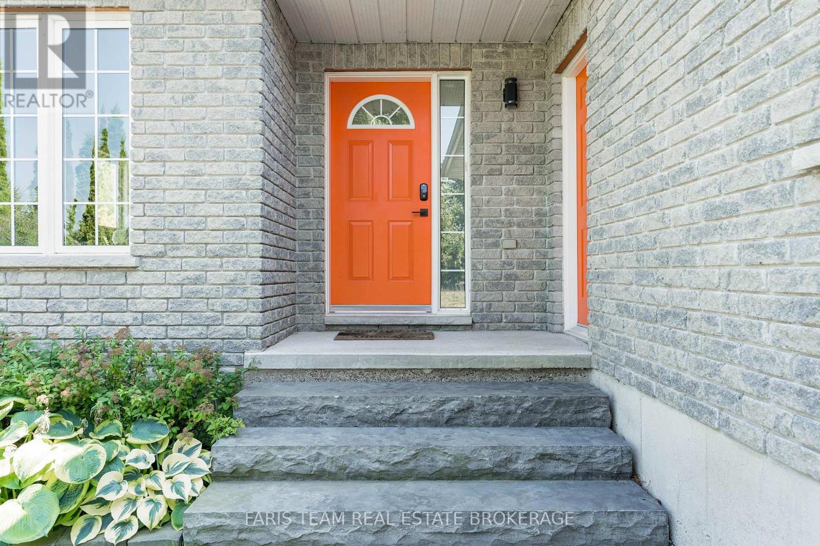 33 Georgias Walk, Tay (Victoria Harbour), Ontario  L0K 2A0 - Photo 4 - S12409765