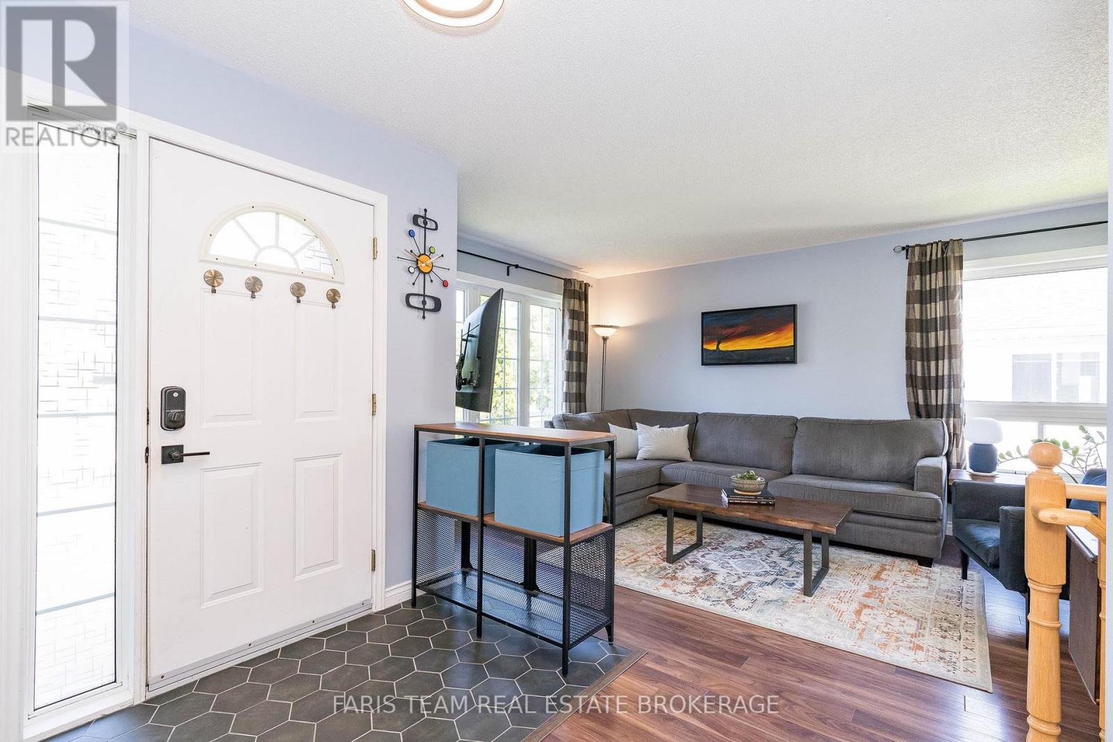 33 Georgias Walk, Tay (Victoria Harbour), Ontario  L0K 2A0 - Photo 5 - S12409765