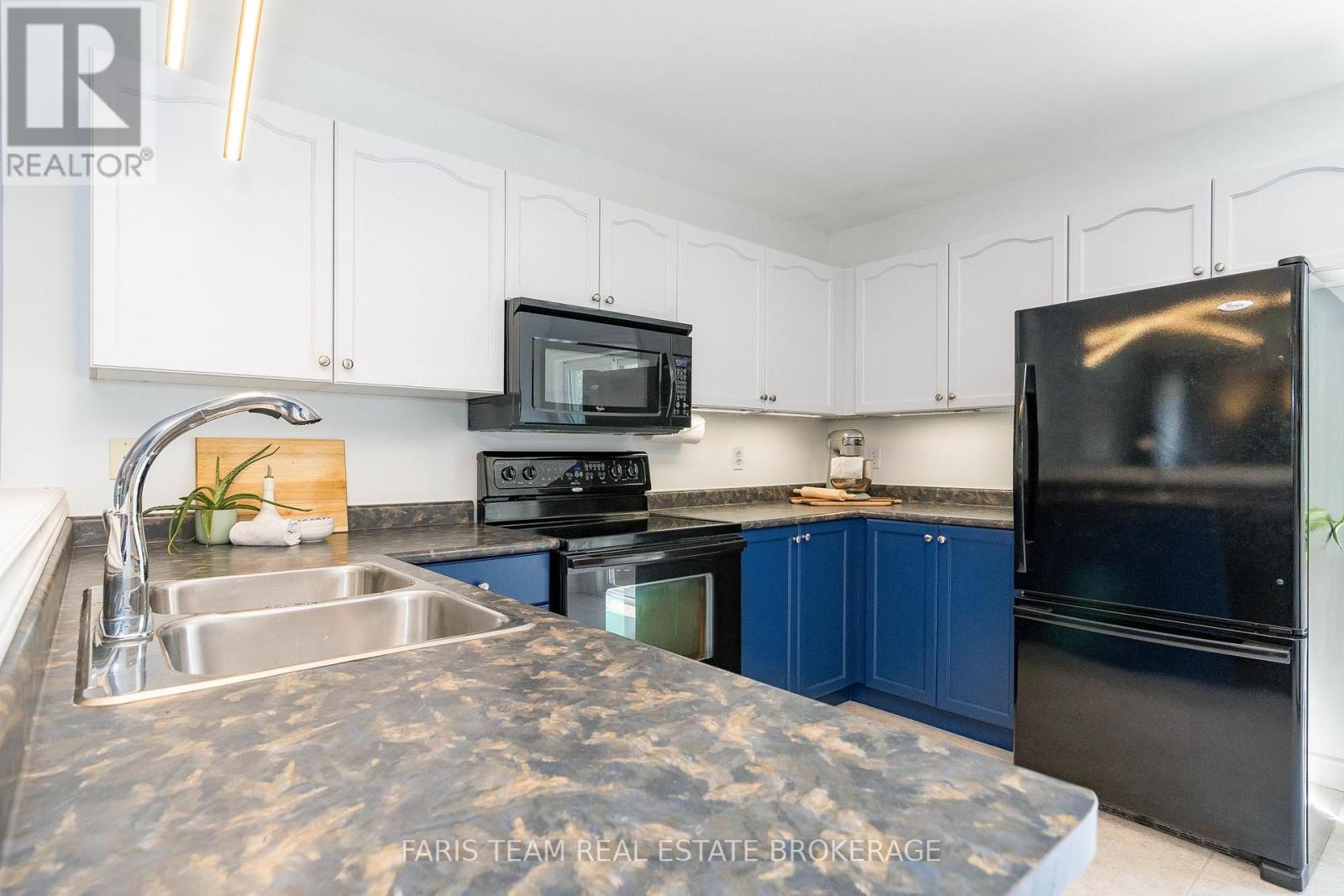33 Georgias Walk, Tay (Victoria Harbour), Ontario  L0K 2A0 - Photo 7 - S12409765