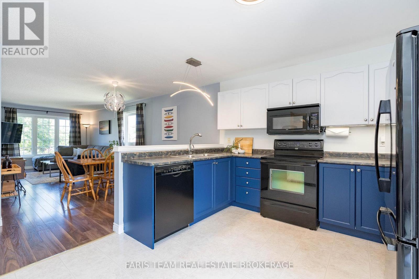 33 Georgias Walk, Tay (Victoria Harbour), Ontario  L0K 2A0 - Photo 8 - S12409765