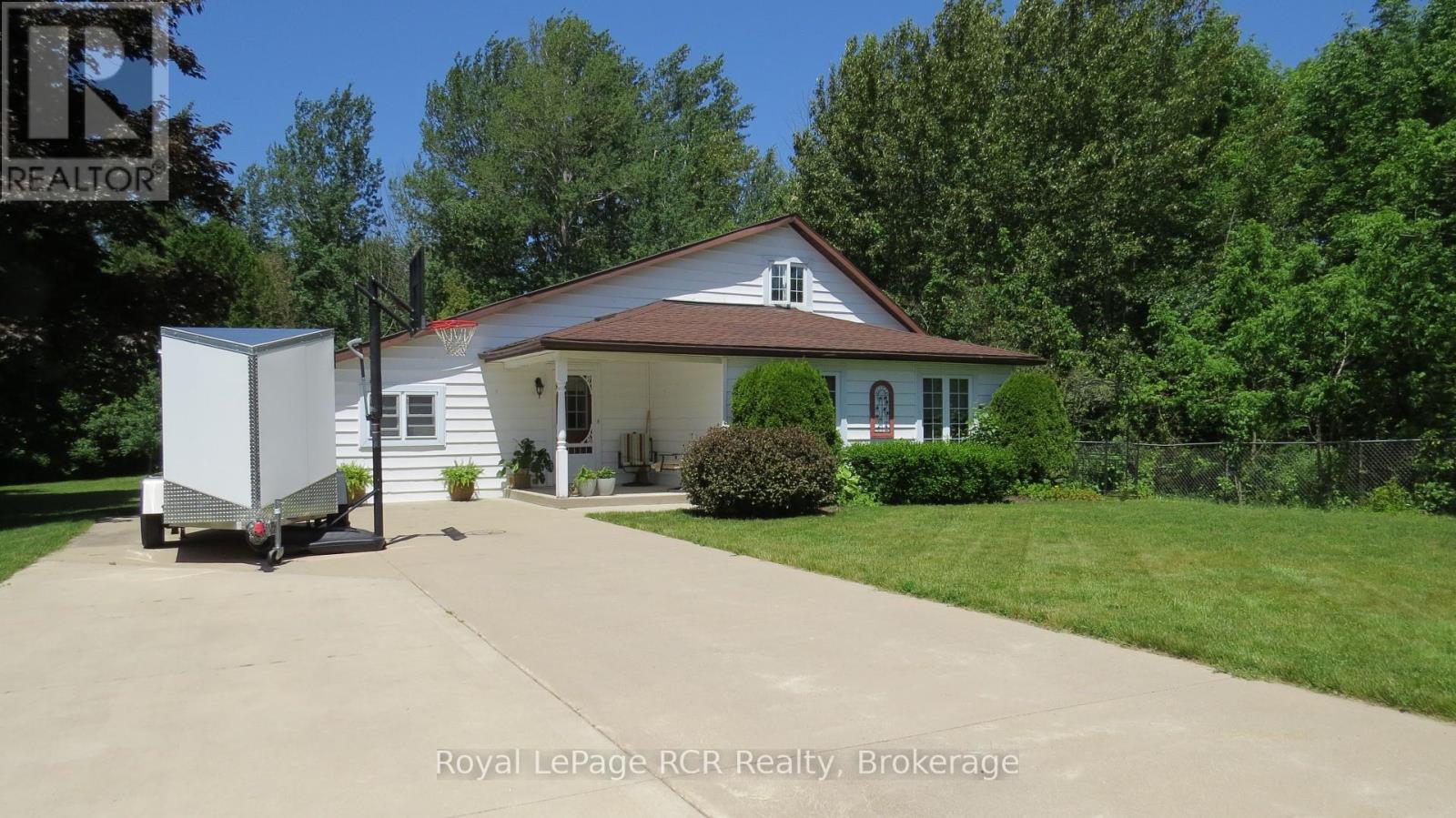 164 Edward Street, Saugeen Shores, Ontario  N0H 2L0 - Photo 2 - X12249308