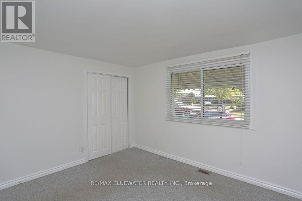 25 Maple Grove Court E, South Huron, Ontario  N0M 1T0 - Photo 17 - X12294700