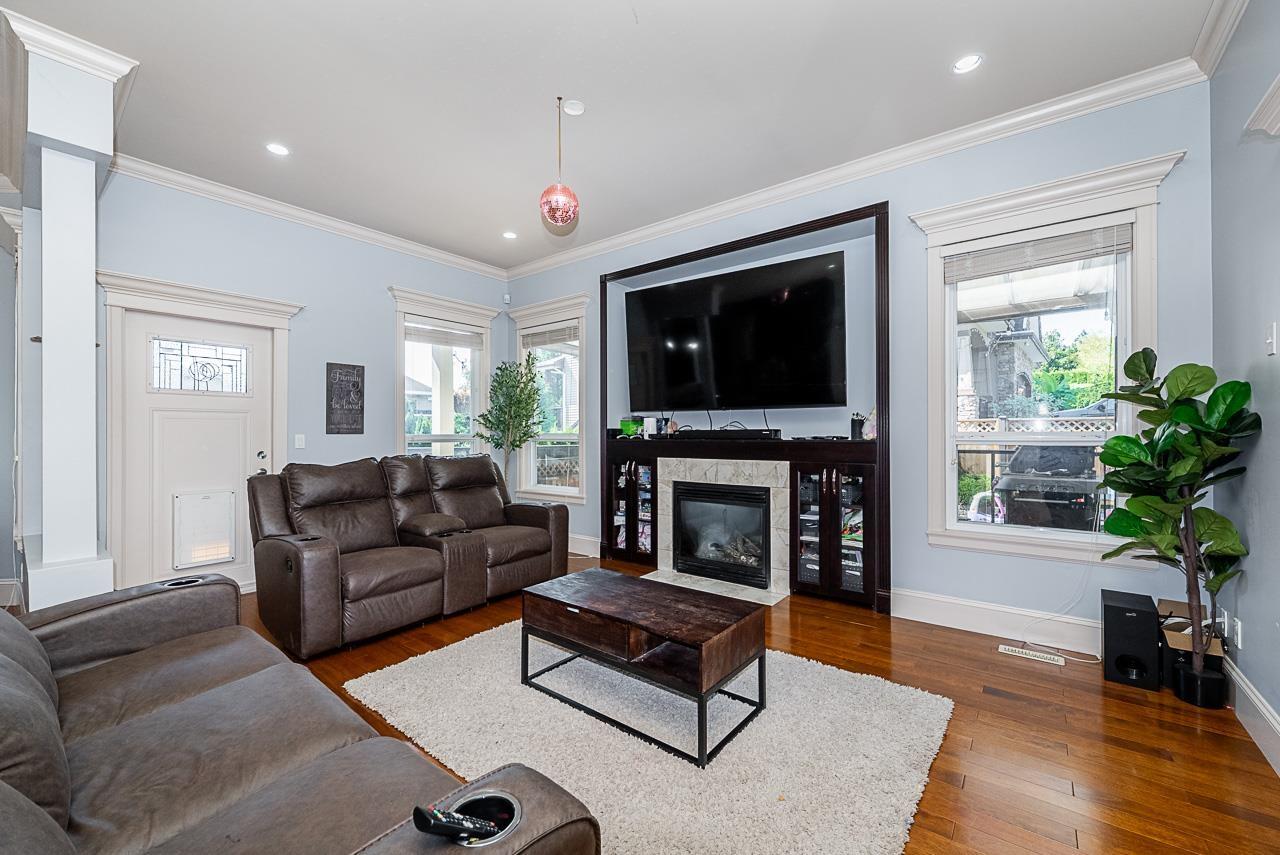 18938 54a Avenue, Surrey, British Columbia  V3S 6R4 - Photo 5 - R3049147