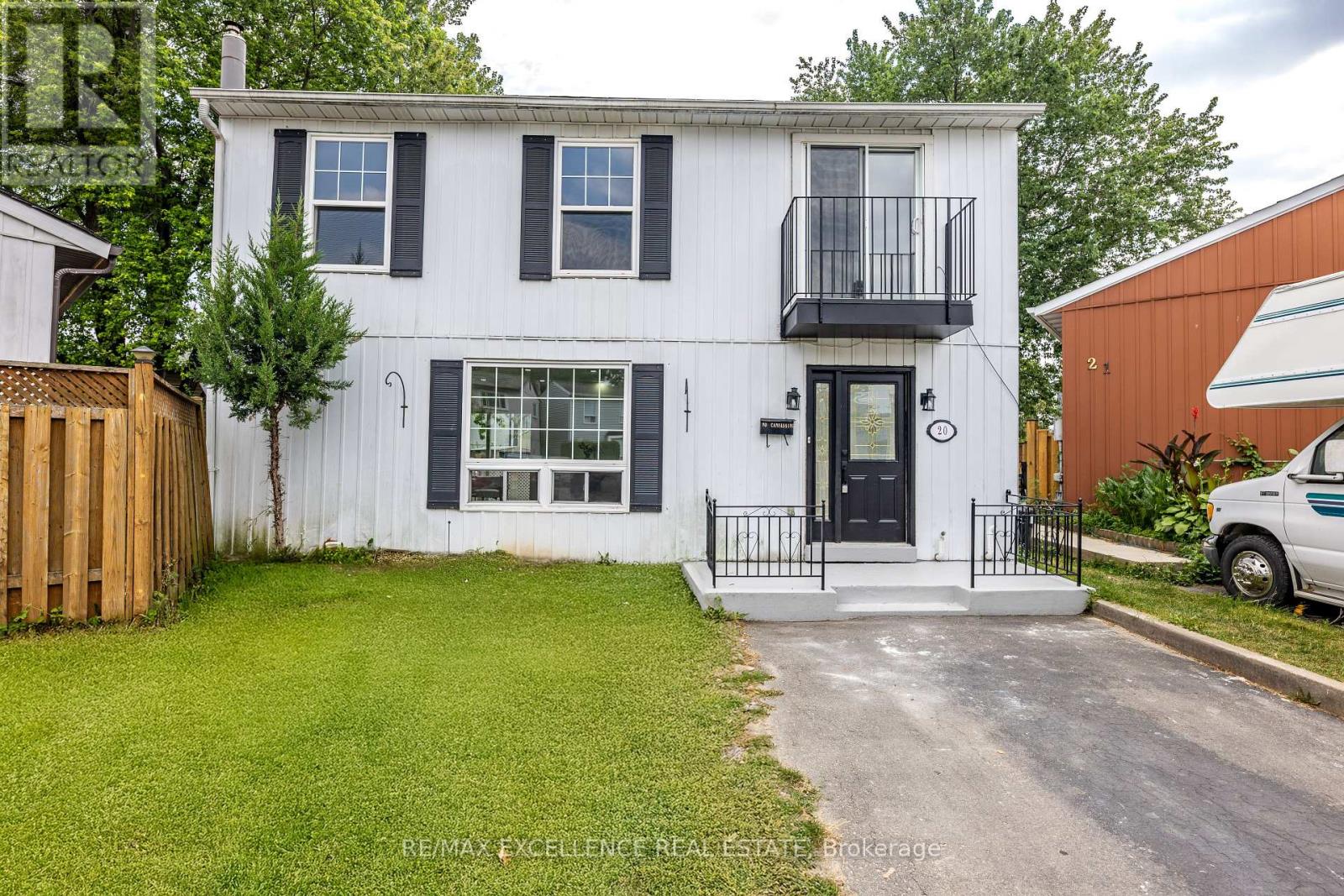20 Hedgeson Court, Brampton, Ontario  L6S 1P2 - Photo 3 - W12409726