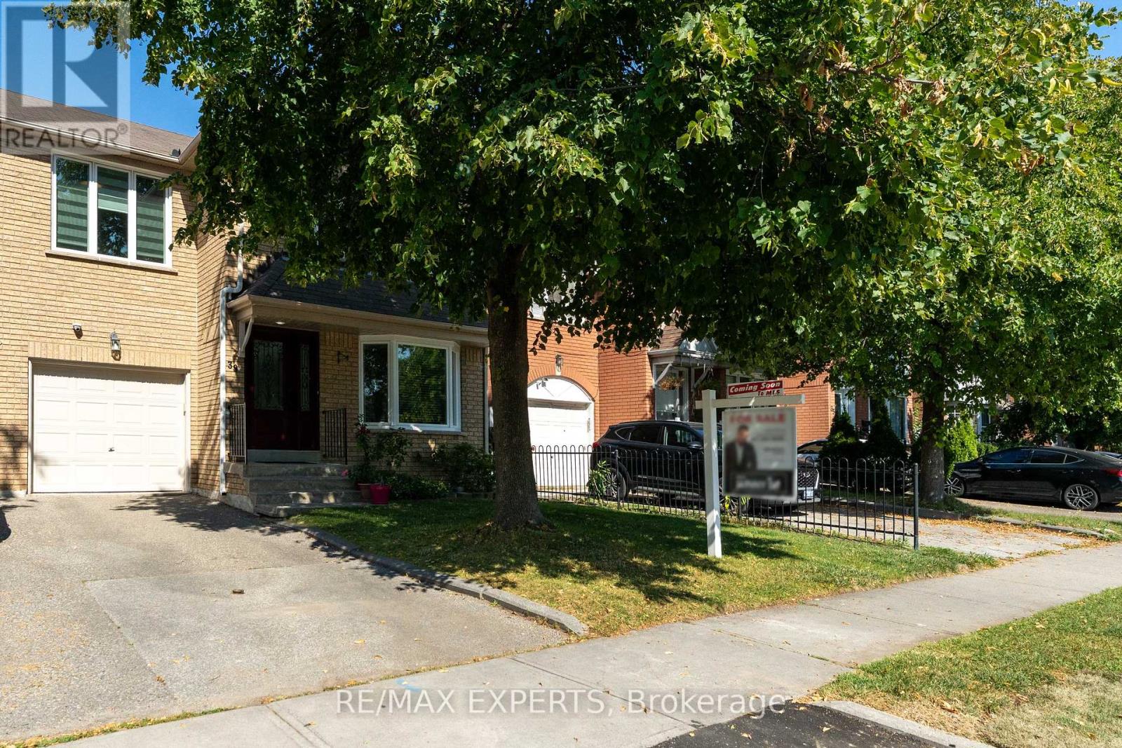 39 Softneedle Avenue, Brampton (Sandringham-Wellington), Ontario  L6R 1K4 - Photo 1 - W12409743