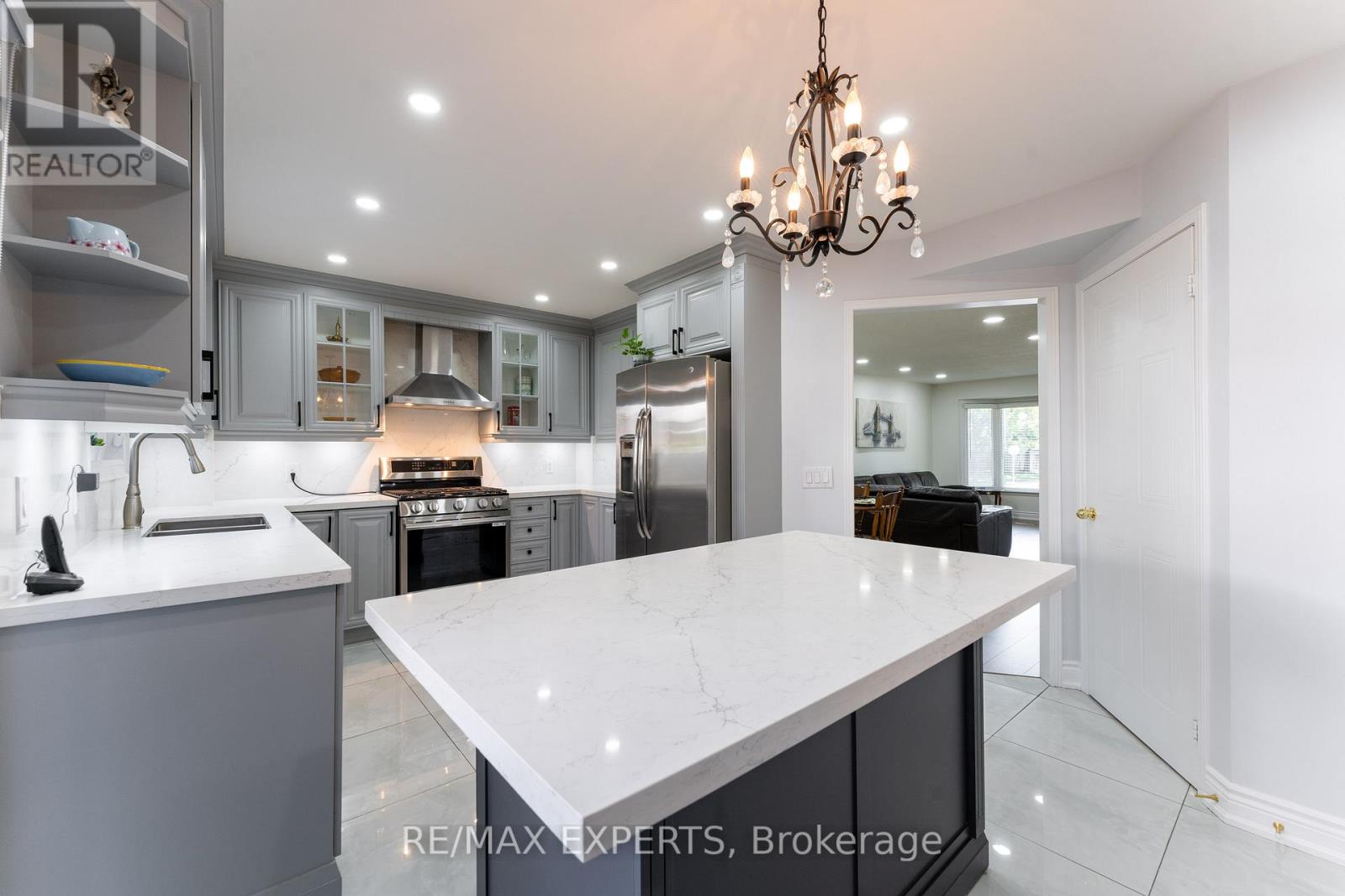 39 Softneedle Avenue, Brampton (Sandringham-Wellington), Ontario  L6R 1K4 - Photo 15 - W12409743