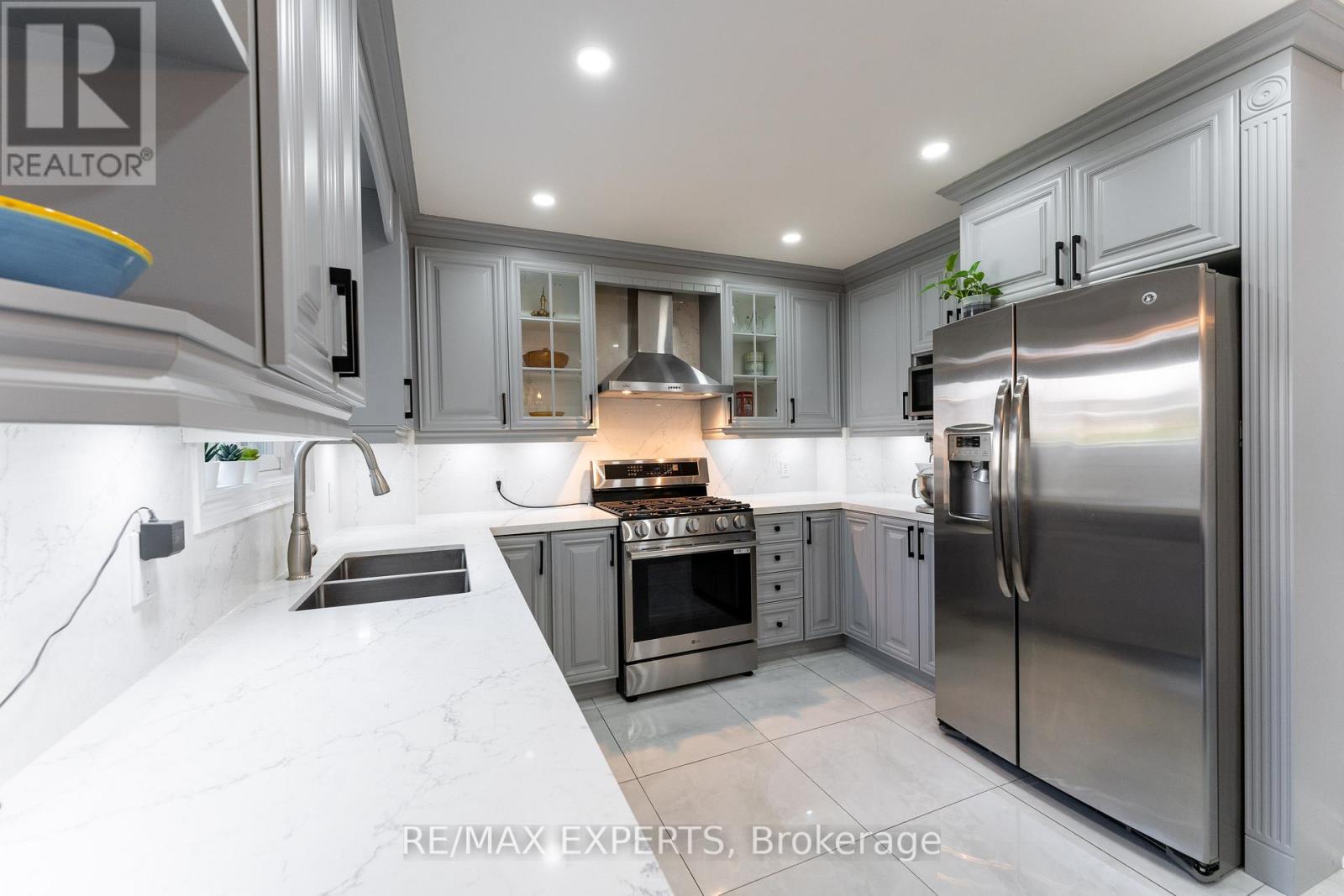 39 Softneedle Avenue, Brampton (Sandringham-Wellington), Ontario  L6R 1K4 - Photo 17 - W12409743