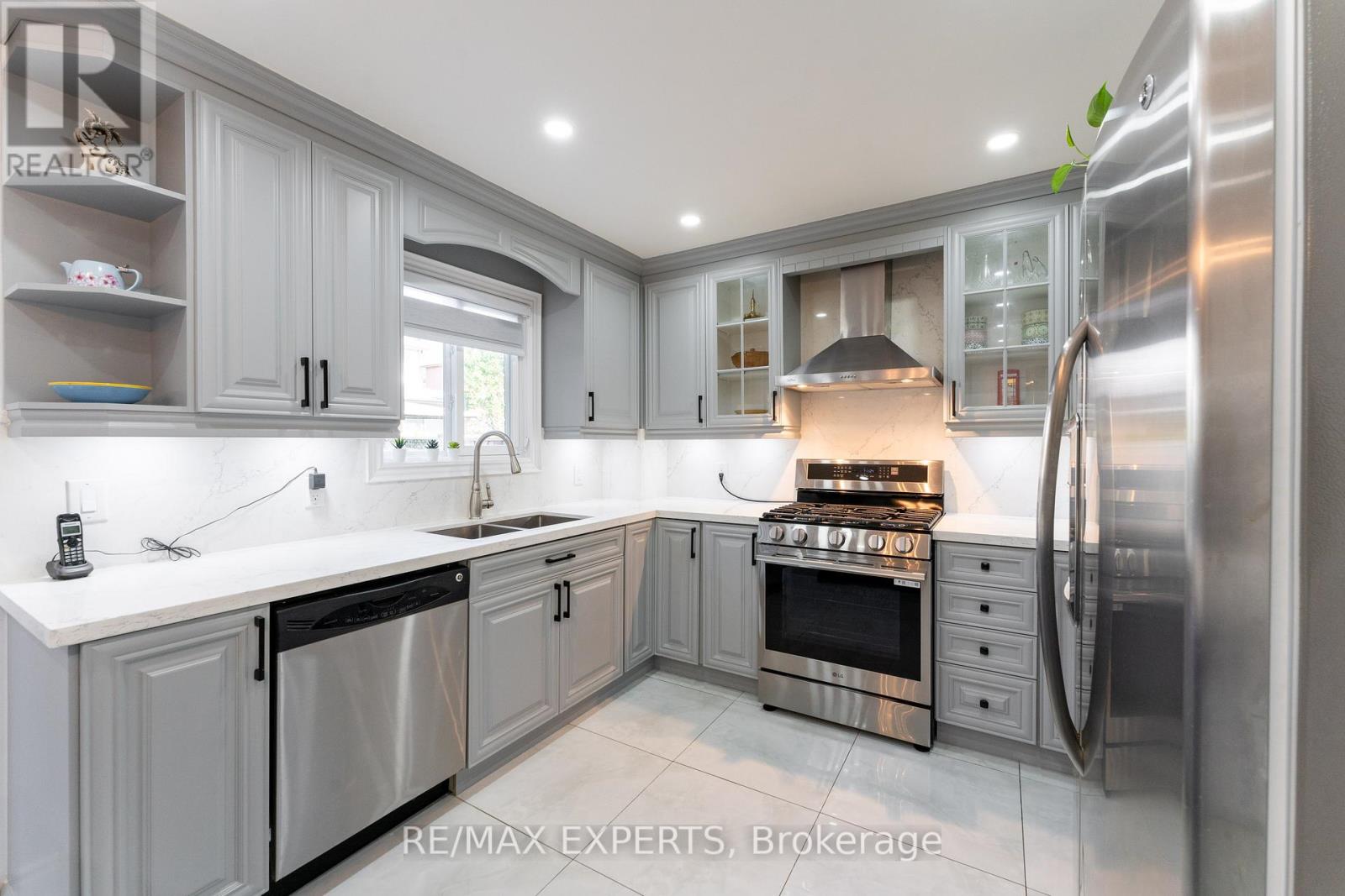 39 Softneedle Avenue, Brampton (Sandringham-Wellington), Ontario  L6R 1K4 - Photo 18 - W12409743
