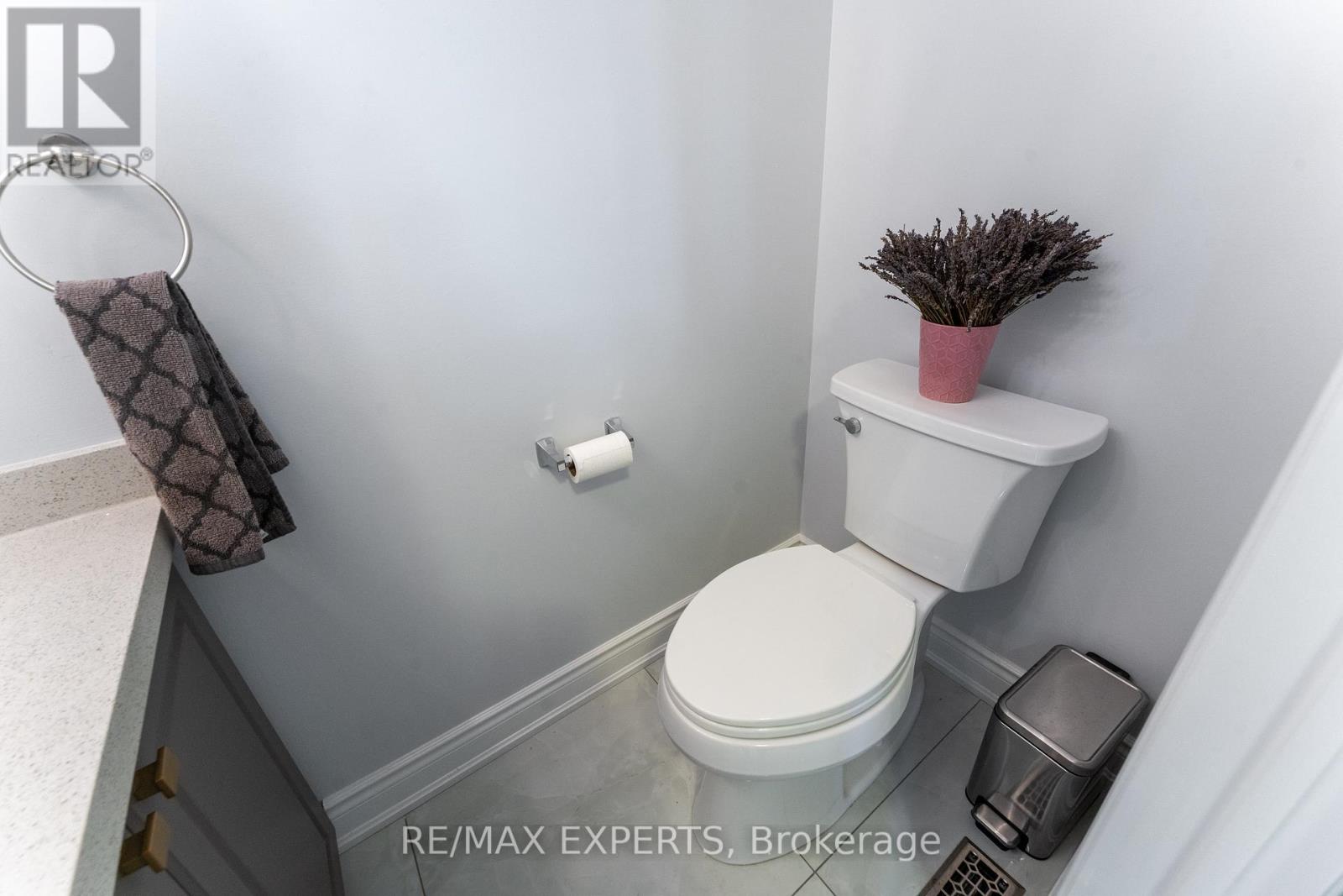 39 Softneedle Avenue, Brampton (Sandringham-Wellington), Ontario  L6R 1K4 - Photo 19 - W12409743