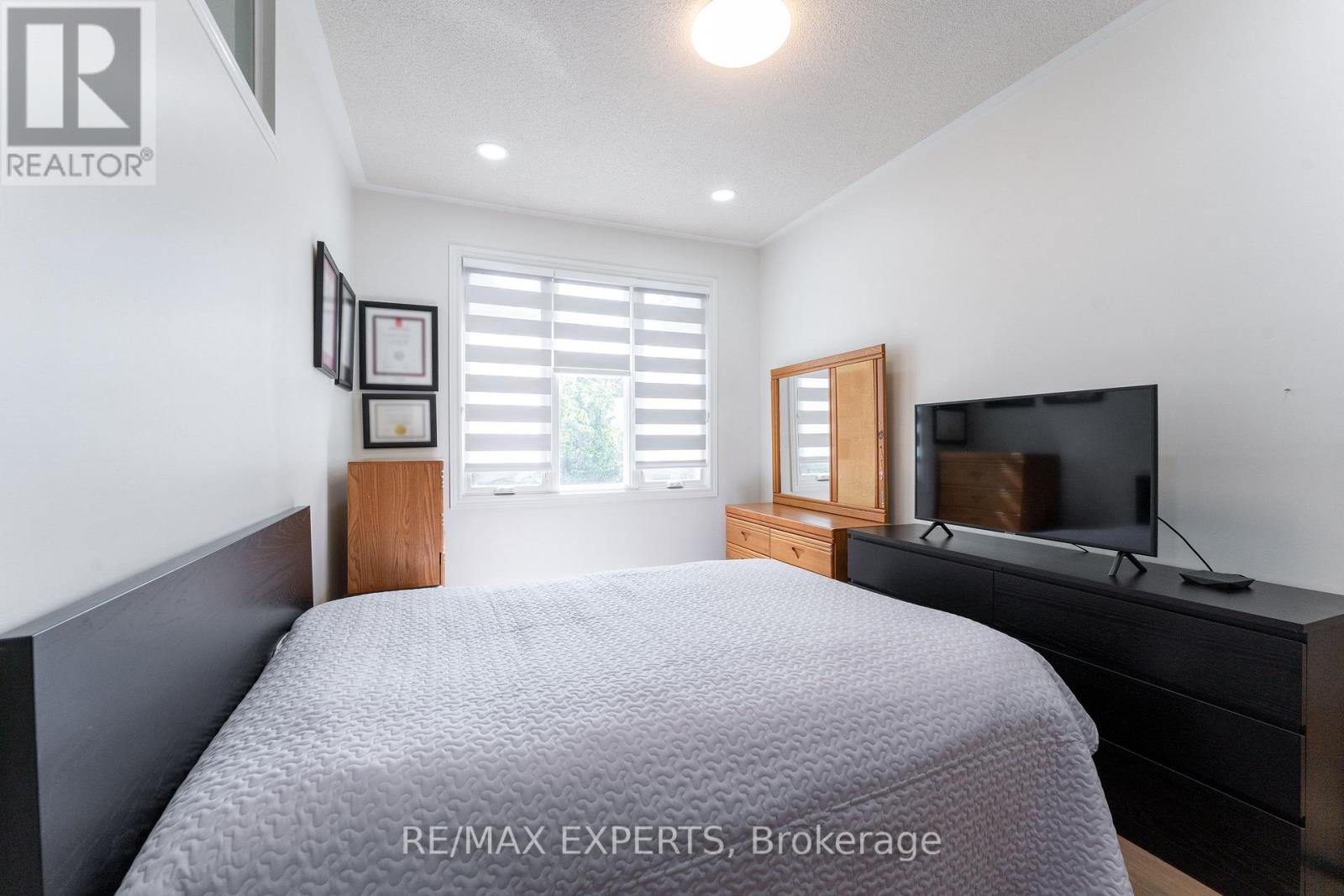 39 Softneedle Avenue, Brampton (Sandringham-Wellington), Ontario  L6R 1K4 - Photo 23 - W12409743