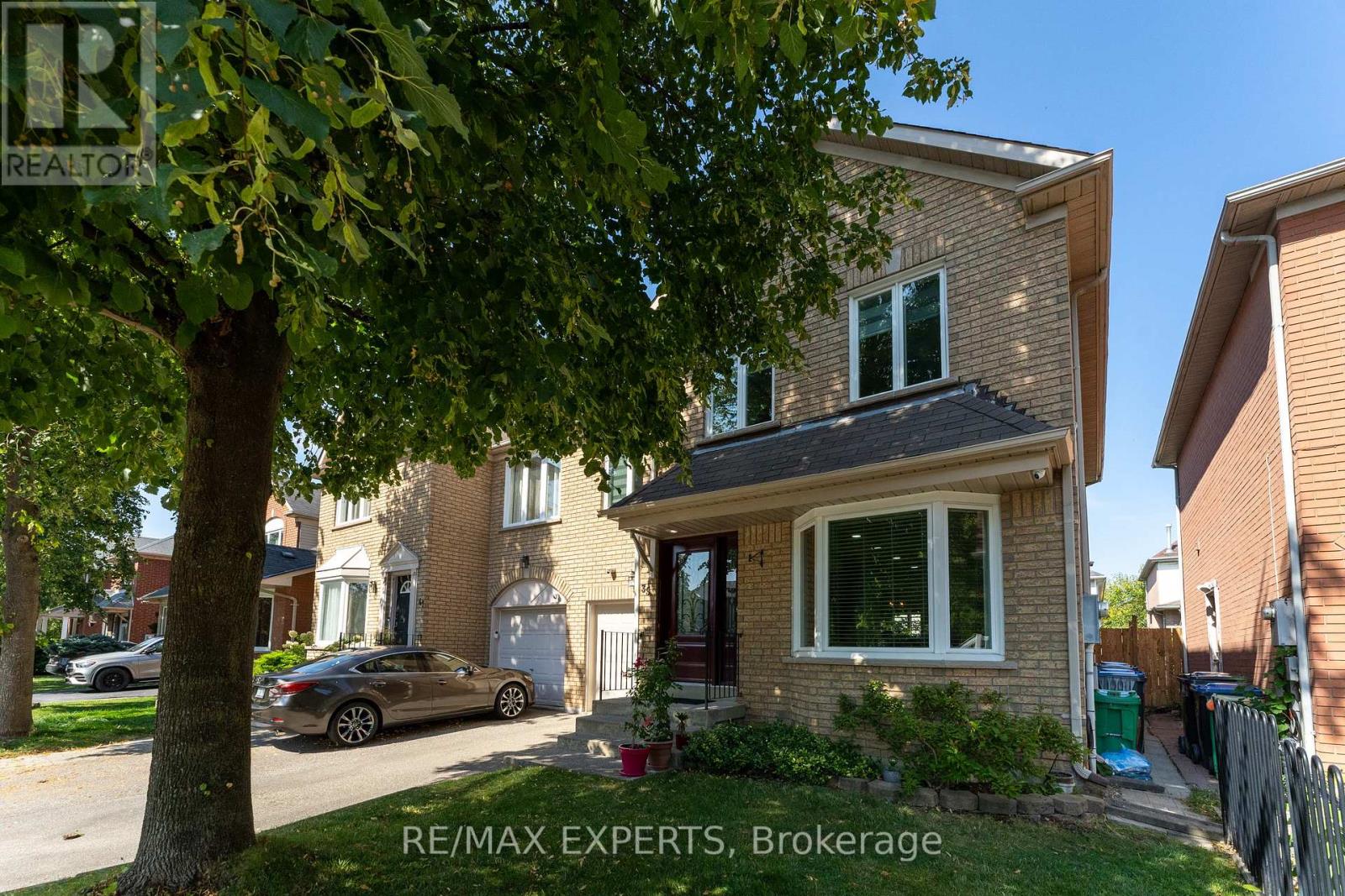 39 Softneedle Avenue, Brampton (Sandringham-Wellington), Ontario  L6R 1K4 - Photo 3 - W12409743