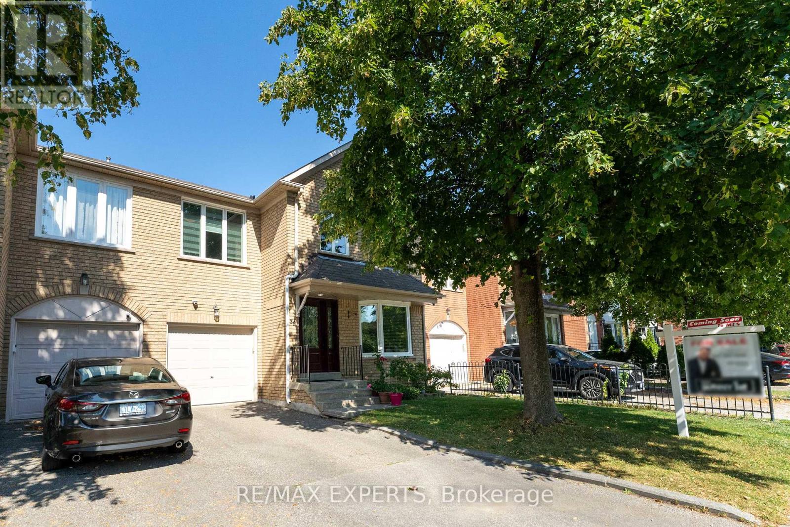 39 Softneedle Avenue, Brampton (Sandringham-Wellington), Ontario  L6R 1K4 - Photo 4 - W12409743