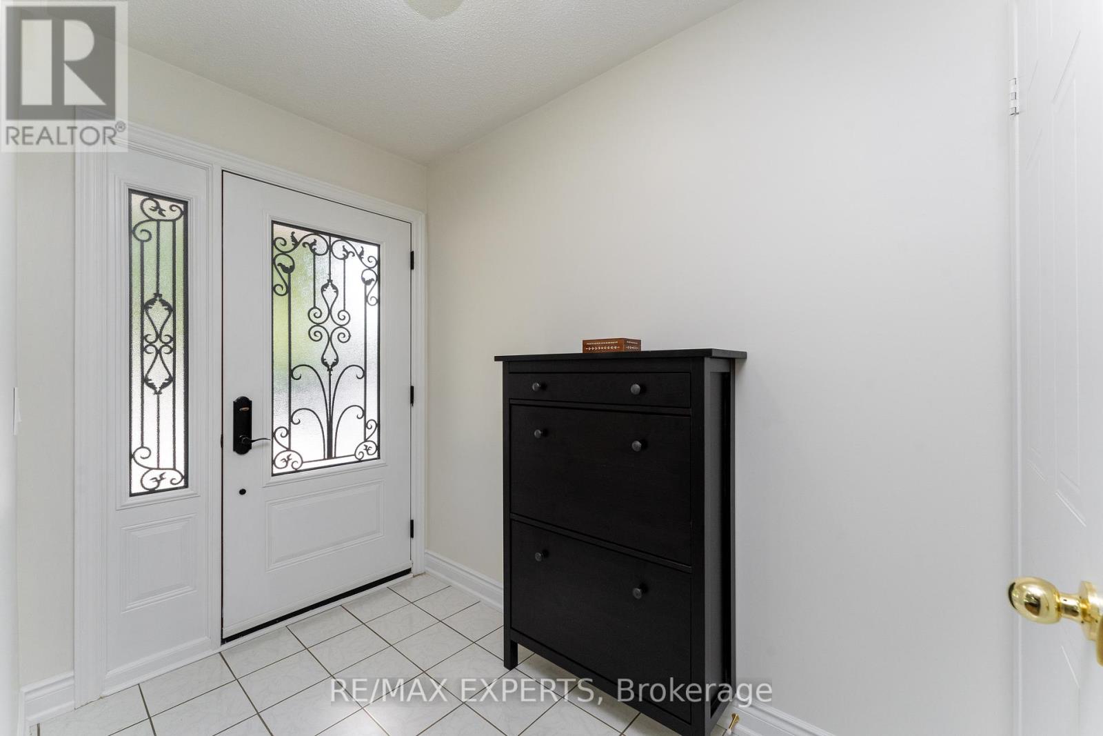 39 Softneedle Avenue, Brampton (Sandringham-Wellington), Ontario  L6R 1K4 - Photo 7 - W12409743