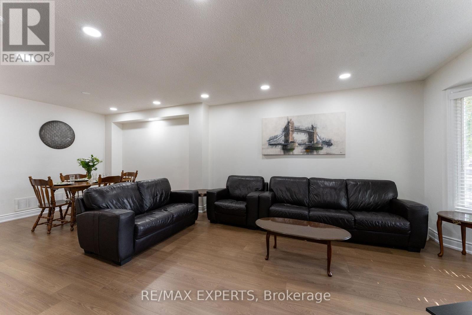 39 Softneedle Avenue, Brampton (Sandringham-Wellington), Ontario  L6R 1K4 - Photo 8 - W12409743