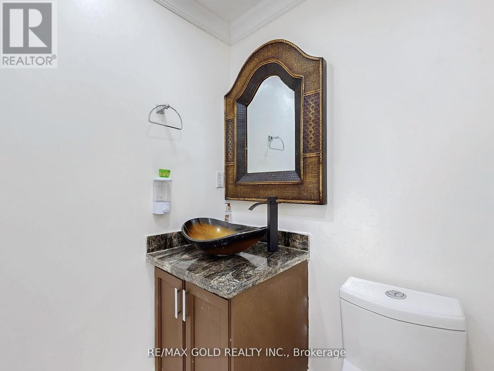 172 Desert Sand Drive, Brampton (Sandringham-Wellington), Ontario  L6R 1P8 - Photo 12 - W12409761