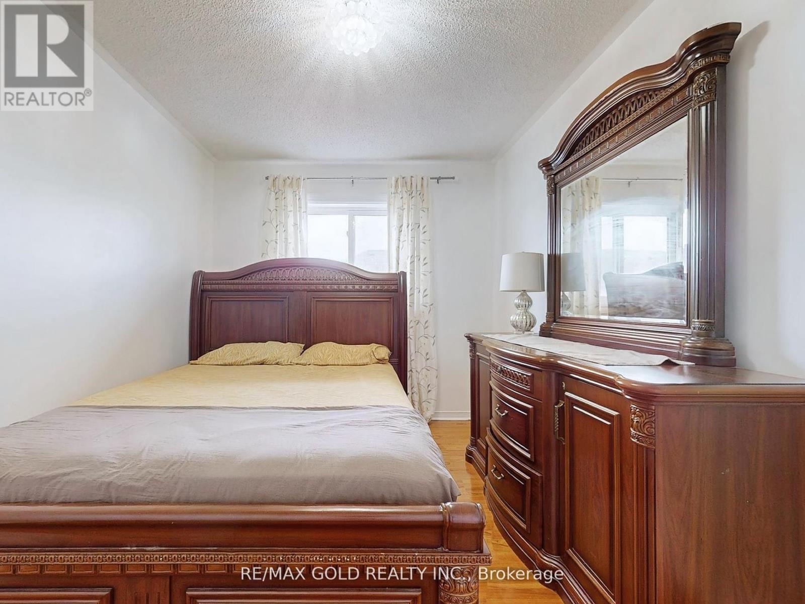 172 Desert Sand Drive, Brampton (Sandringham-Wellington), Ontario  L6R 1P8 - Photo 17 - W12409761