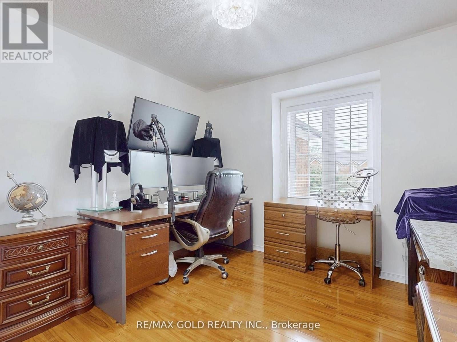 172 Desert Sand Drive, Brampton (Sandringham-Wellington), Ontario  L6R 1P8 - Photo 19 - W12409761