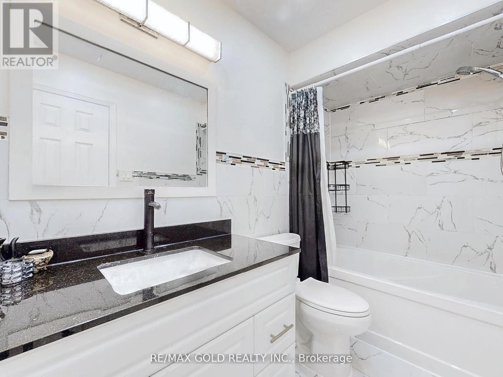 172 Desert Sand Drive, Brampton (Sandringham-Wellington), Ontario  L6R 1P8 - Photo 20 - W12409761